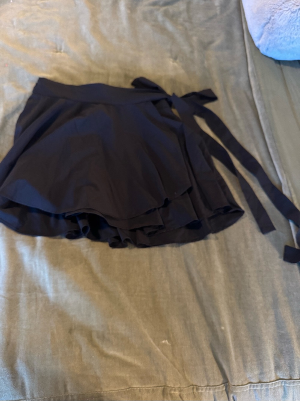 Halara wrap around tie tennis skirt with shorts size XS